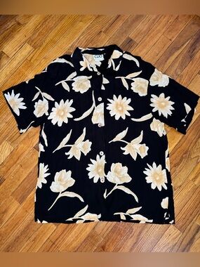 Clio Black Short-Sleeve Button-Up Shirt with Cream Floral Print